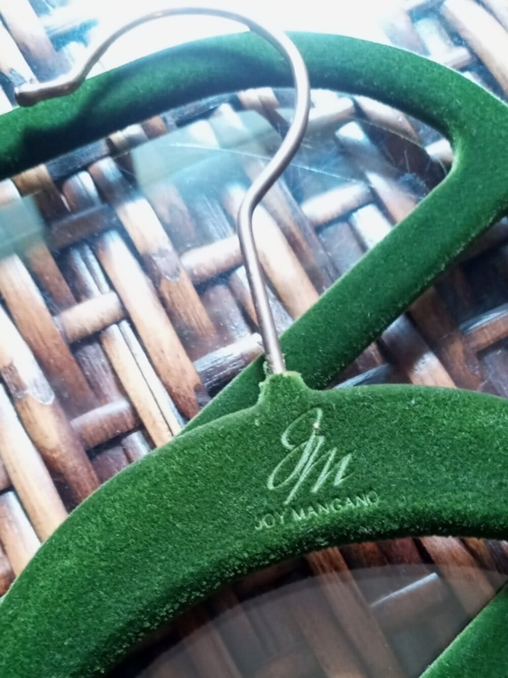 Joy Mangano Huggable Hangers 2pk Four-Bar Velvet Green